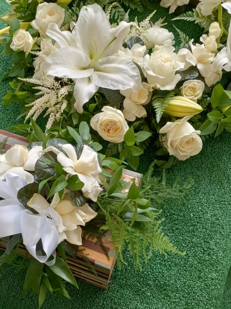 Birthday Flowers in Manitowoc
